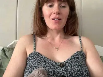 REDHEADROSIE  live sex cam