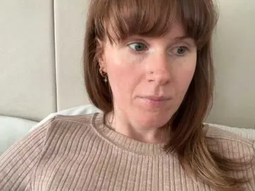 REDHEADROSIE  live sex cam