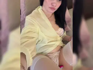 Ylia2111-1  live sex cam