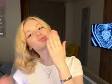 Moonavelle  live sex cam