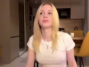 Moonavelle  live sex cam