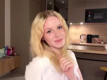 Moonavelle  live sex cam