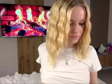 Moonavelle  live sex cam