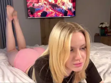 Moonavelle  live sex cam