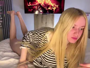 Moonavelle  live sex cam