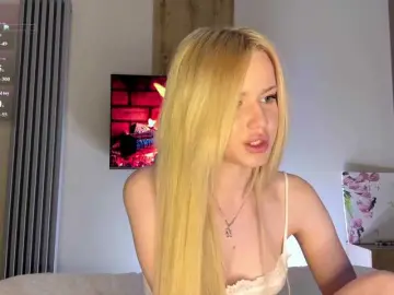 Moonavelle  live sex cam