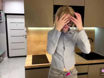 Moonavelle  live sex cam