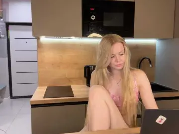 Moonavelle  live sex cam