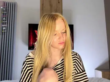 Moonavelle  live sex cam