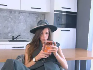 IrisMonn  live sex cam