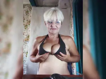 NikaGold45  live sex cam