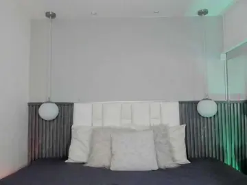 Alessia20  live sex cam