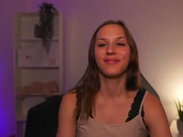 Kellycutie18  live sex cam