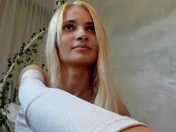Aria-Lunerva  live sex cam