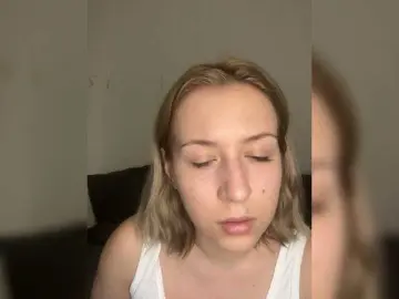 EmilyDare  live sex cam