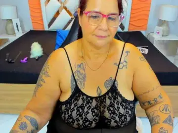 LauraRiley  live sex cam