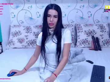 SpicyBrunnete  live sex cam