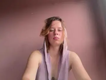 BettyLovely  live sex cam