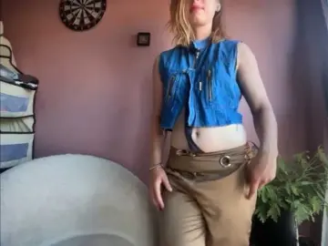 BettyLovely  live sex cam