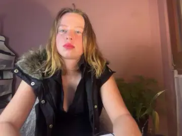 BettyLovely  live sex cam