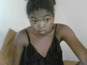 Blacklabelle18  live sex cam