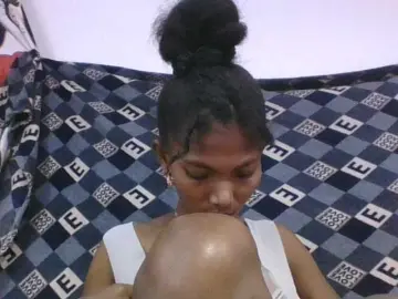 Lyah7a  live sex cam