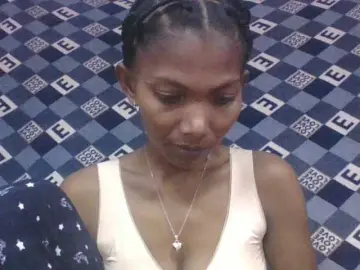 Lyah7a  live sex cam