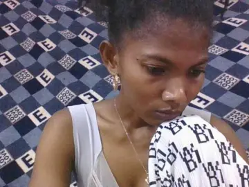 Lyah7a  live sex cam