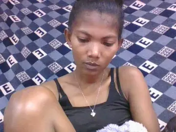 Lyah7a  live sex cam