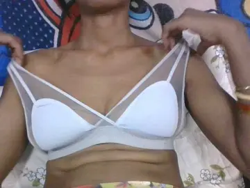 Lyah7a  live sex cam