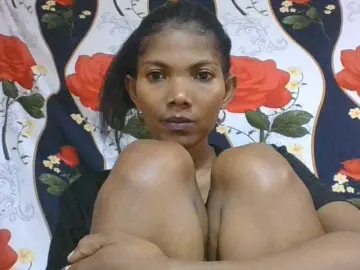 Lyah7a  live sex cam