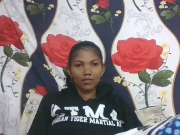 Lyah7a  live sex cam