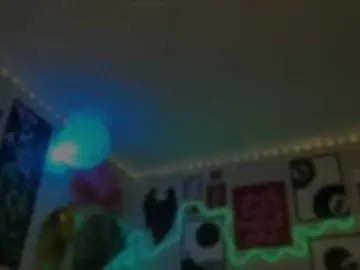 Emilia-aura  live sex cam