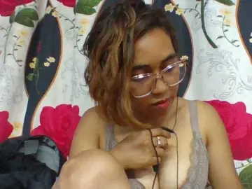 Lunah1a  live sex cam