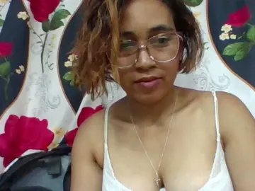 Lunah1a  live sex cam