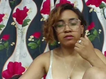 Lunah1a  live sex cam