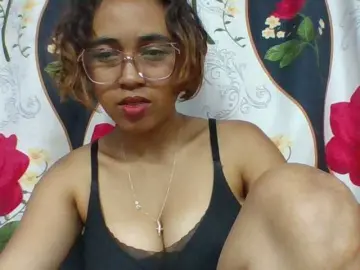 Lunah1a  live sex cam