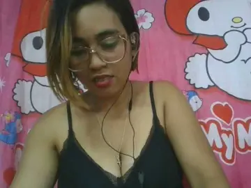 Lunah1a  live sex cam