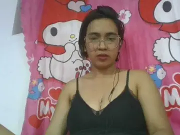 Lunah1a  live sex cam