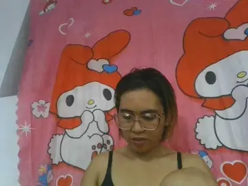 Lunah1a  live sex cam