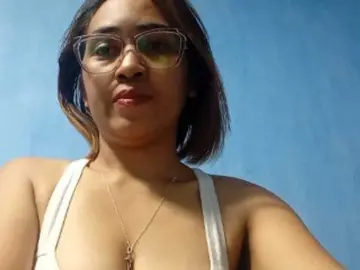 Lunah1a  live sex cam