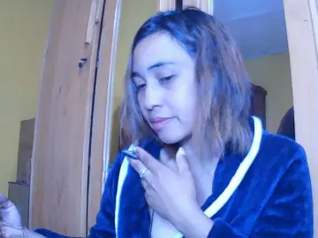 Lunah1a  live sex cam