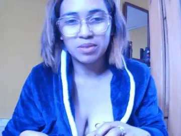 Lunah1a  live sex cam