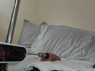 Trizzytariaa  live sex cam