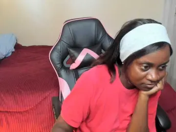 Trizzytariaa  live sex cam