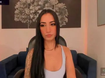 CaitlynBell  live sex cam