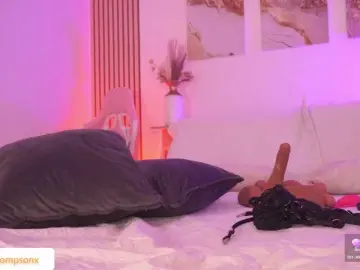 LillyThomps  live sex cam