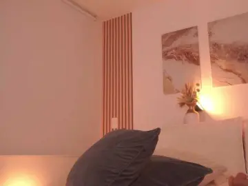 LillyThomps  live sex cam