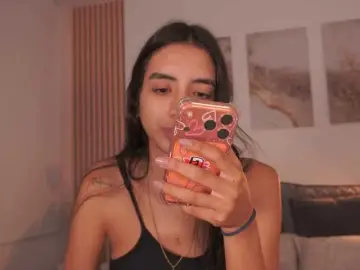 LillyThomps  live sex cam