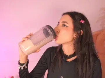 LillyThomps  live sex cam